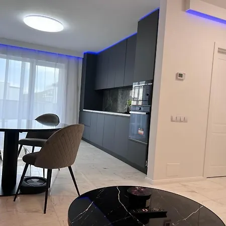 Luxury On The Hill Apartment